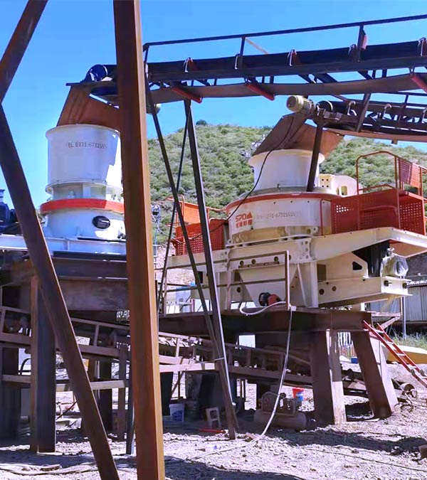 邵陽隆回石灰石尾料破碎生產(chǎn)線現(xiàn)場(chǎng)
