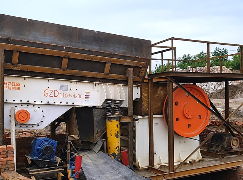 河北唐山鵝卵石破碎生產線現場