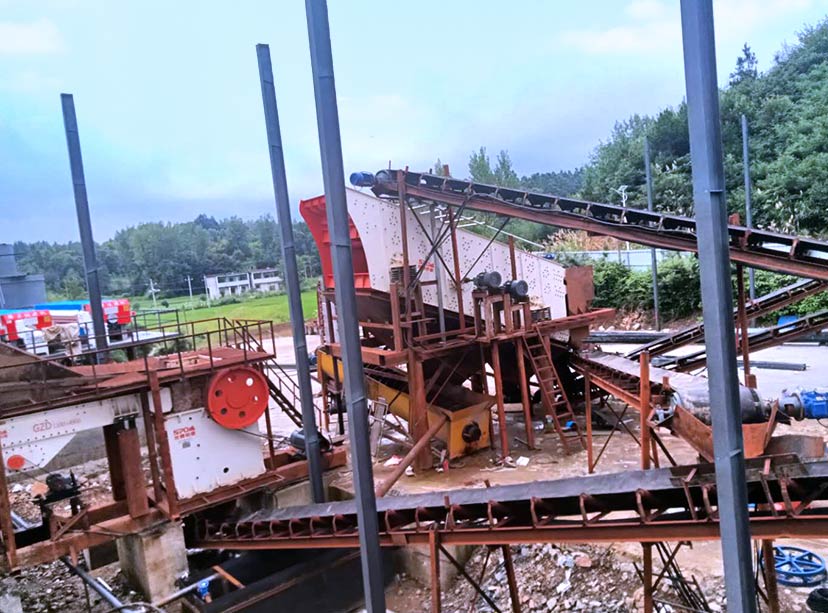 湖北客戶顎式破碎機生產現場