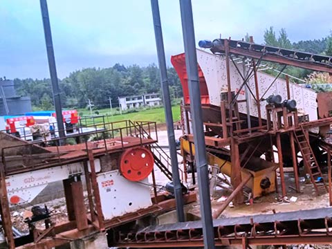 湖北客戶(hù)顎式破碎機(jī)生產(chǎn)現(xiàn)場(chǎng)