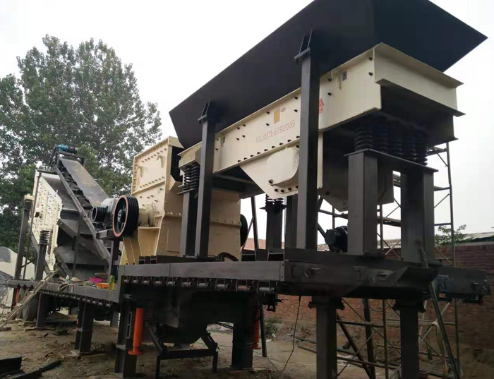 新型移動(dòng)箱式破碎機(jī) 新型移動(dòng)箱式破碎機(jī)