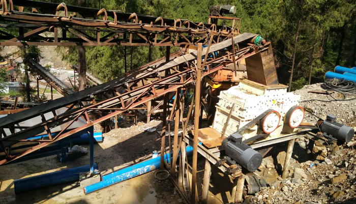 雙轉(zhuǎn)子制砂機(jī)破碎現(xiàn)場(chǎng) 雙轉(zhuǎn)子制砂機(jī)破碎現(xiàn)場(chǎng)