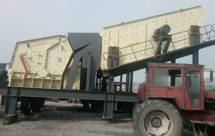 移動(dòng)式1315破碎篩分車 移動(dòng)式1315破碎篩分車