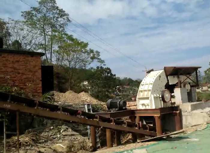 86錘破機(jī)工作現(xiàn)場 86錘破機(jī)工作現(xiàn)場