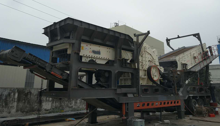 移動大口反擊破碎篩分一體機 移動大口反擊破碎篩分一體機