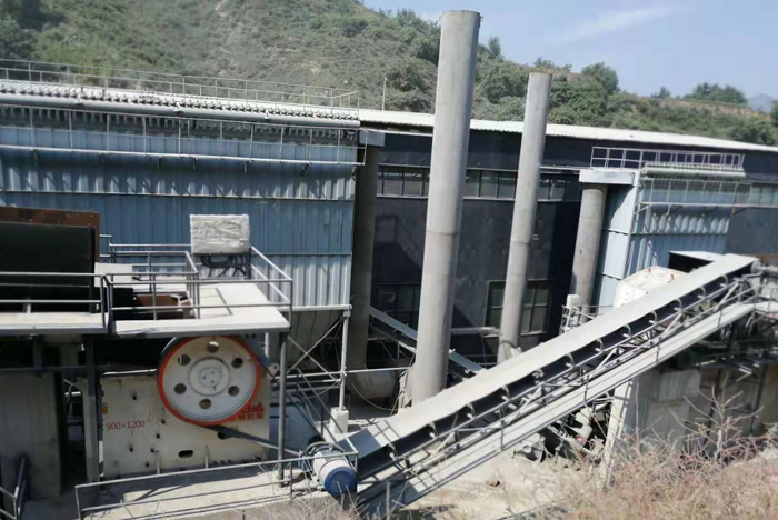 900x1200顎破機工作現場 900x1200顎破機工作現場