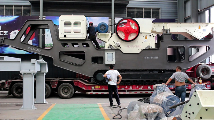 全移動破碎機裝車發貨了 全移動破碎機裝車發貨了