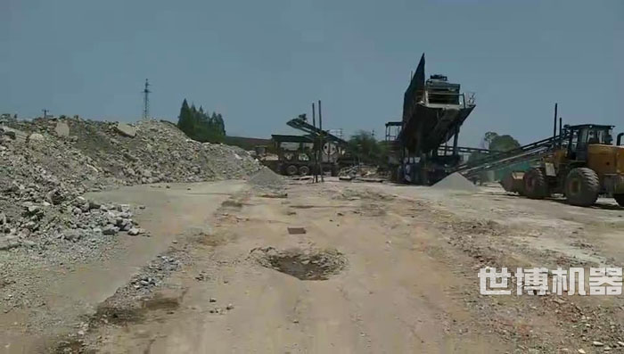 建筑垃圾混凝土粉碎機工作現場 建筑垃圾混凝土粉碎機工作現場