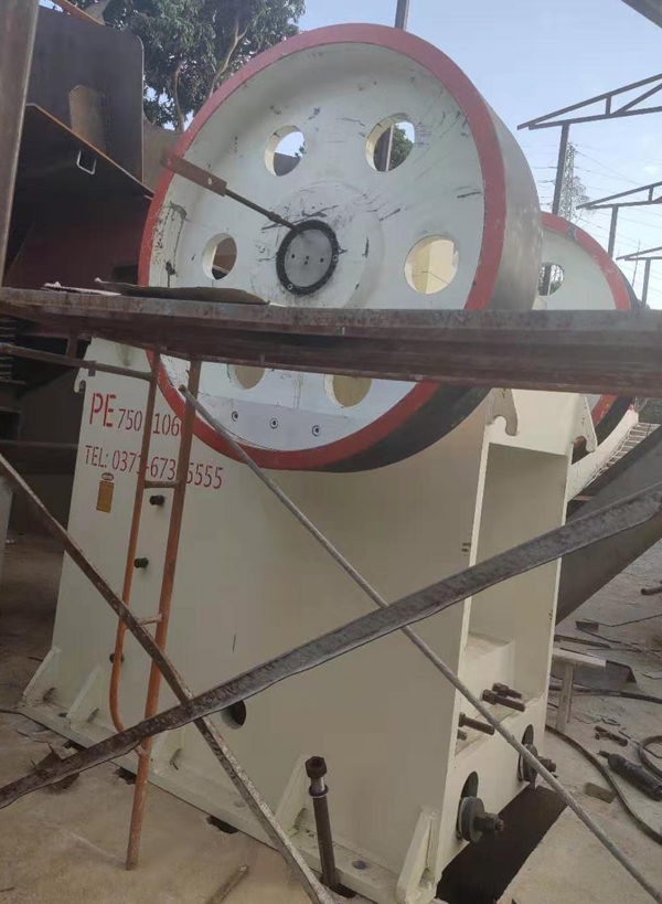 PE750*1060顎破安裝現場 PE750*1060顎破安裝現場