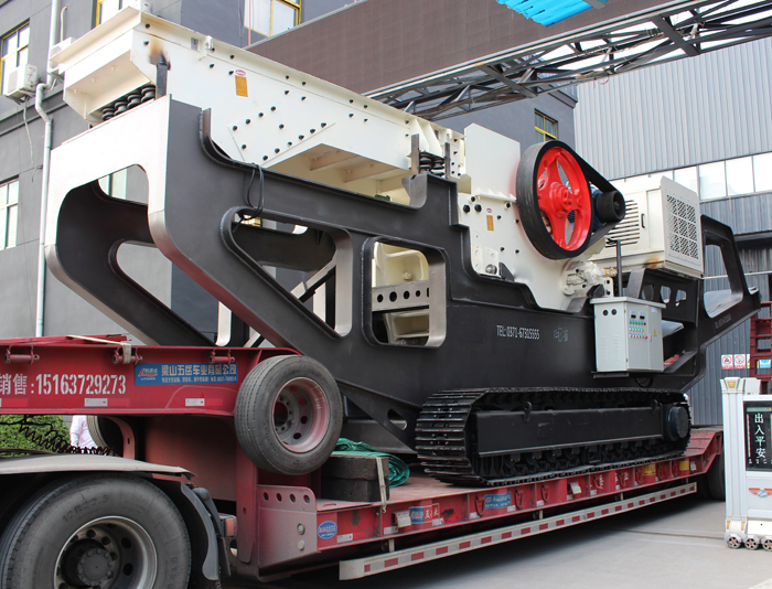 履帶移動式粉碎石頭的機械 履帶移動式粉碎石頭的機械