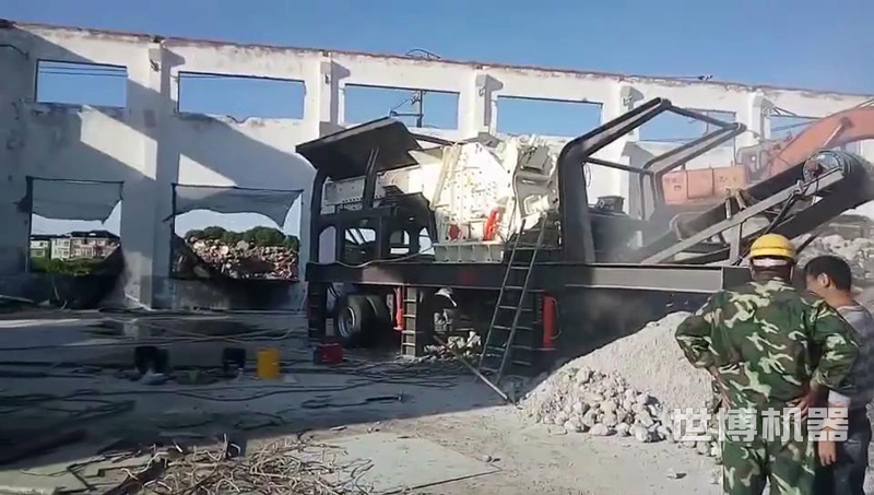 移動(dòng)大口反擊破破碎建筑垃圾 移動(dòng)大口反擊破破碎建筑垃圾