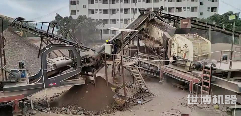 建筑垃圾破碎現(xiàn)場(chǎng) 建筑垃圾破碎現(xiàn)場(chǎng)