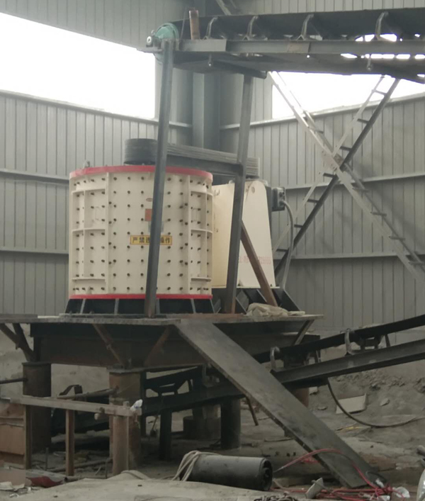 復合式破碎機安裝現(xiàn)場