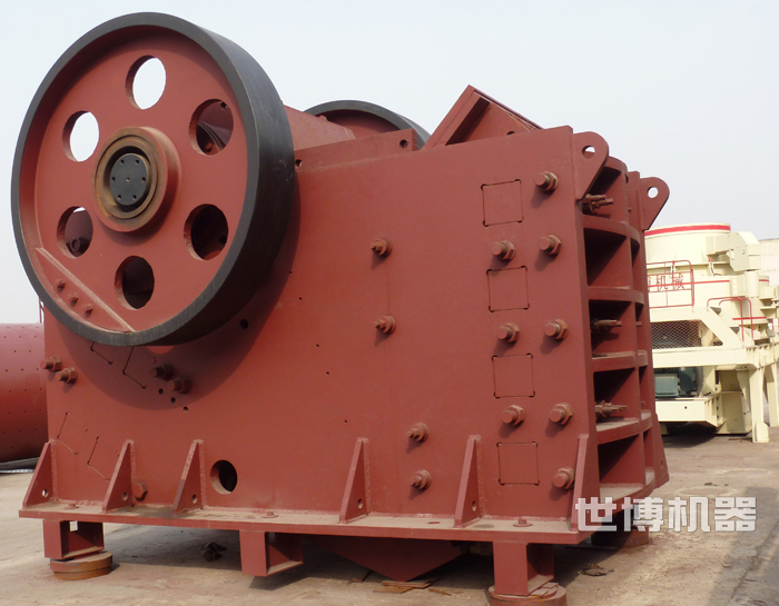 大型粉碎石頭的老虎機(jī) 大型粉碎石頭的老虎機(jī)