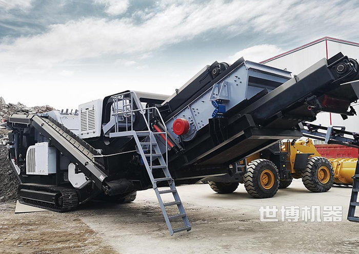 履帶式建筑垃圾粉碎機工作現場 履帶式建筑垃圾粉碎機工作現場