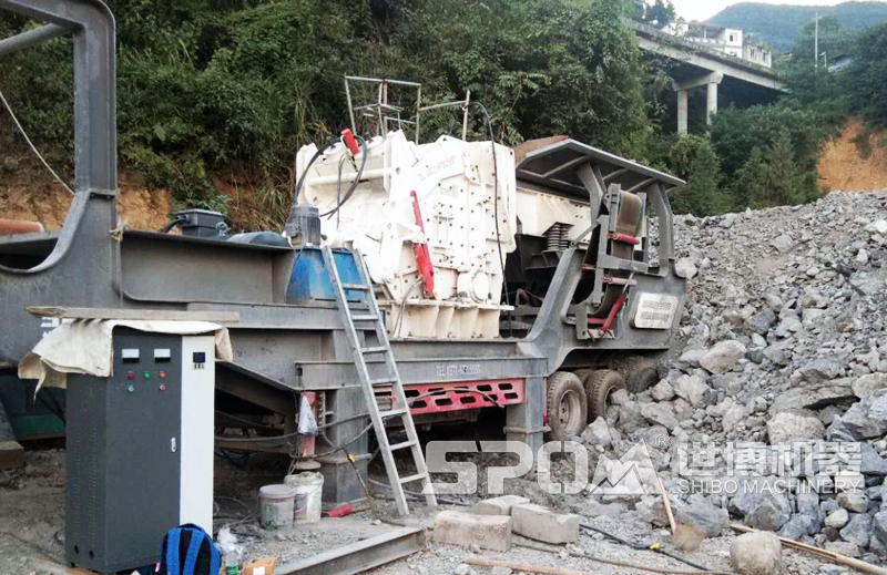 移動式破碎站生產石子現場 移動式破碎站生產石子現場