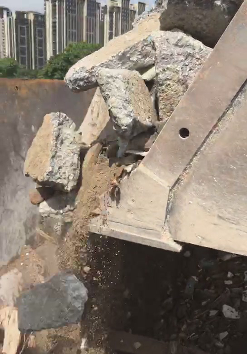 建筑垃圾給料現(xiàn)場(chǎng) 建筑垃圾給料現(xiàn)場(chǎng)