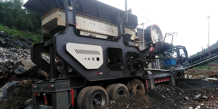 移動(dòng)式煤矸石粉碎機(jī) 移動(dòng)式煤矸石粉碎機(jī)