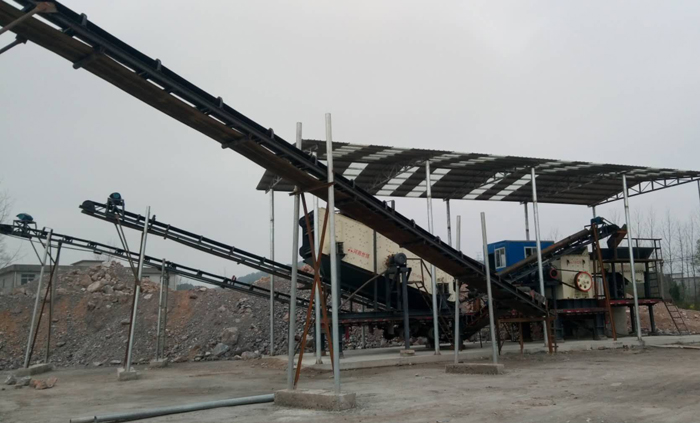 移動箱式粉碎機工作現場 移動箱式粉碎機工作現場