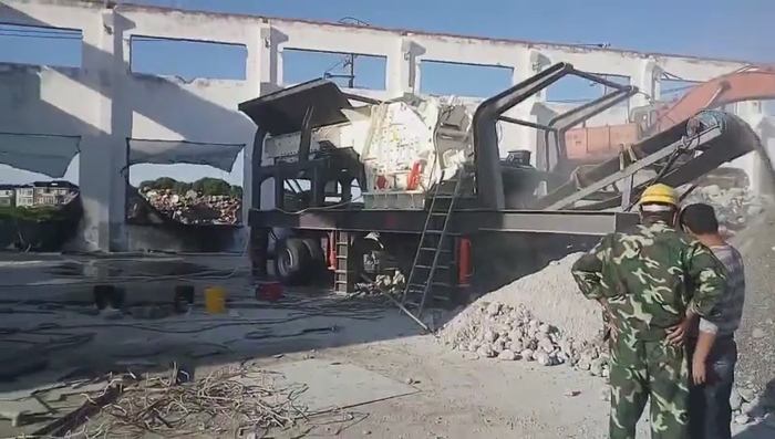 建筑垃圾粉碎現(xiàn)場 建筑垃圾粉碎現(xiàn)場