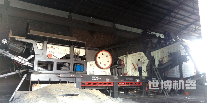 可移動式石料粗碎細碎一體機現場圖 可移動式石料粗碎細碎一體機現場圖