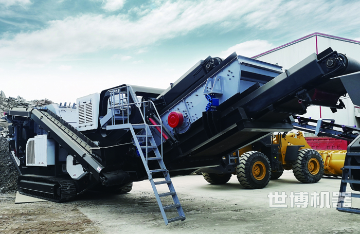 履帶式破碎篩分聯(lián)合設(shè)備工作現(xiàn)場 履帶式破碎篩分聯(lián)合設(shè)備工作現(xiàn)場