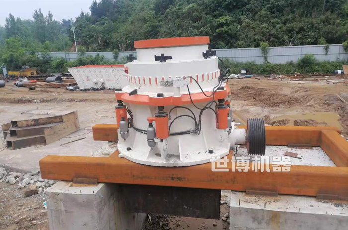 圓錐破碎機安裝現場 圓錐破碎機安裝現場