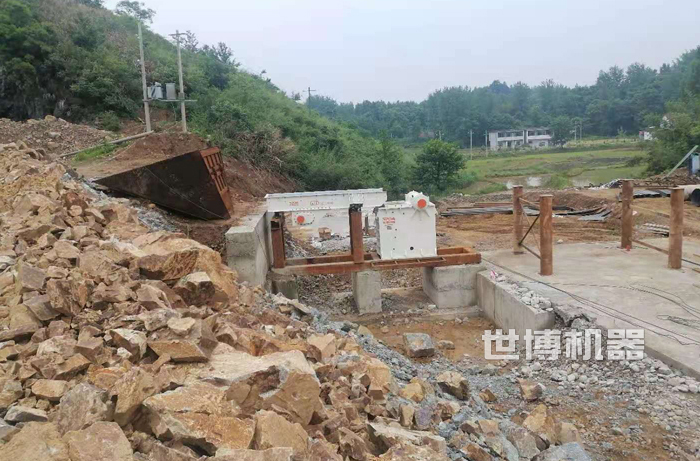 顎式破碎機安裝現場 顎式破碎機安裝現場