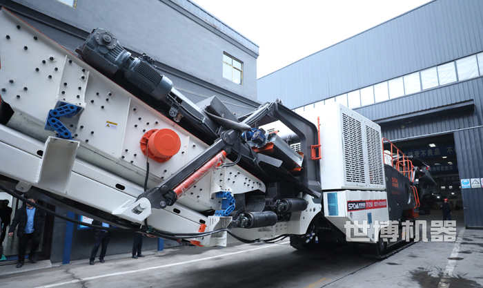 履帶式巖石破碎機開出車間準備發貨