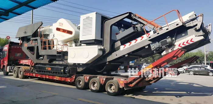履帶式巖石破碎機裝車發貨