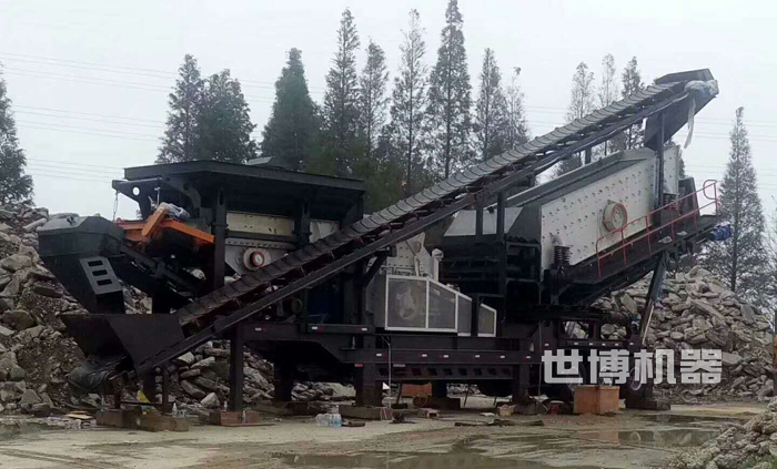 輪胎式三合一混凝土塊粉碎篩分一體機 輪胎式三合一混凝土塊粉碎篩分一體機