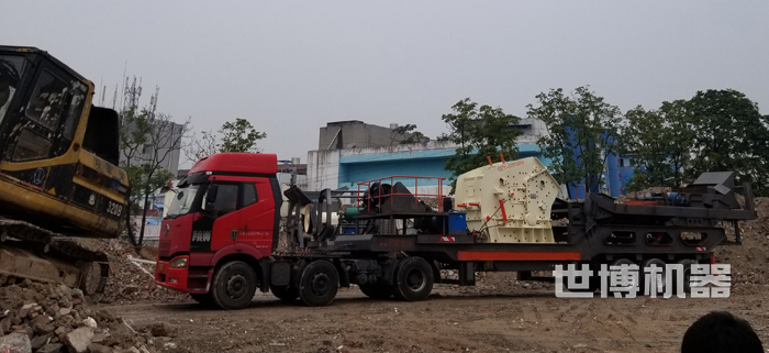 輪胎式建筑垃圾磚頭粉碎機 輪胎式建筑垃圾磚頭粉碎機