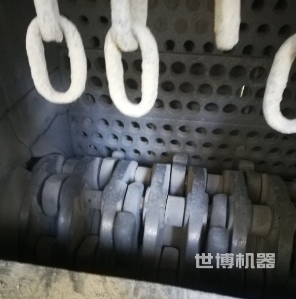 箱式破碎機內部的錘頭 箱式破碎機內部的錘頭