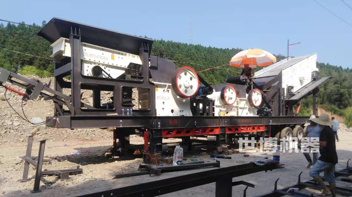移動式顎破三組合破碎車 移動式顎破三組合破碎車