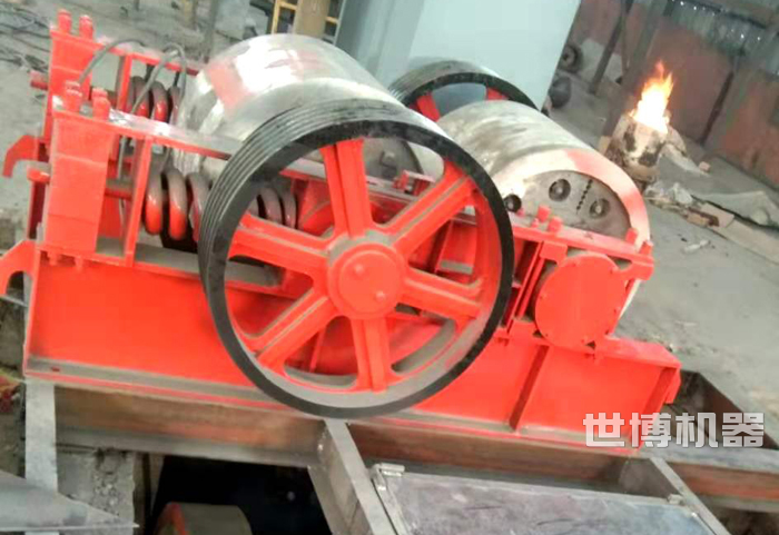 大型雙輥式破碎機 大型雙輥式破碎機