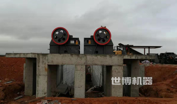顎式破碎機安裝現(xiàn)場 顎式破碎機安裝現(xiàn)場