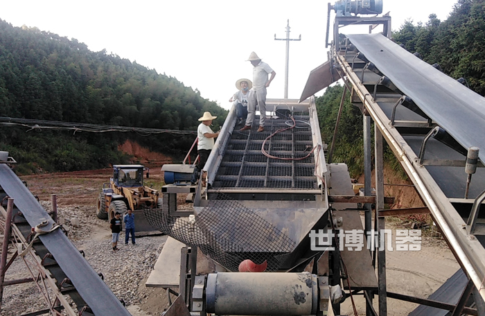 振動(dòng)篩的安裝現(xiàn)場(chǎng)