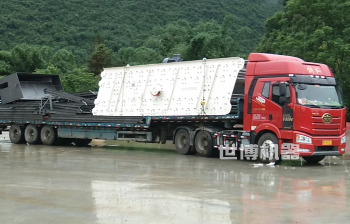 世博機(jī)器振動(dòng)篩發(fā)貨中