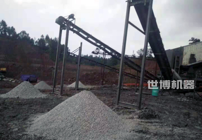 振動篩出來的多種規格的石子 振動篩出來的多種規格的石子