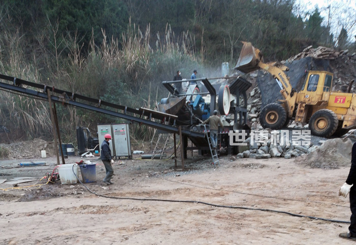 小型磕石建筑垃圾破碎機(jī) 小型磕石建筑垃圾破碎機(jī)