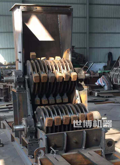 雙級錘式破碎機內部結構圖 雙級錘式破碎機內部結構圖