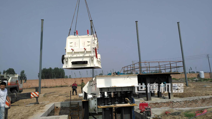 礦山用破碎機安裝現(xiàn)場 礦山用破碎機安裝現(xiàn)場