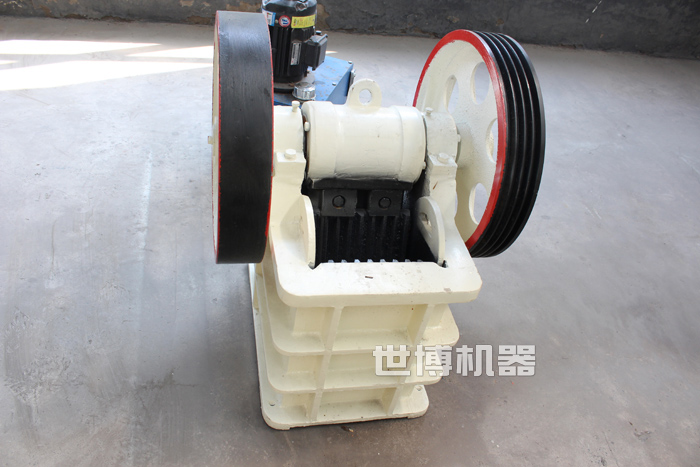 產量十來噸的小型碎石機 產量十來噸的小型碎石機