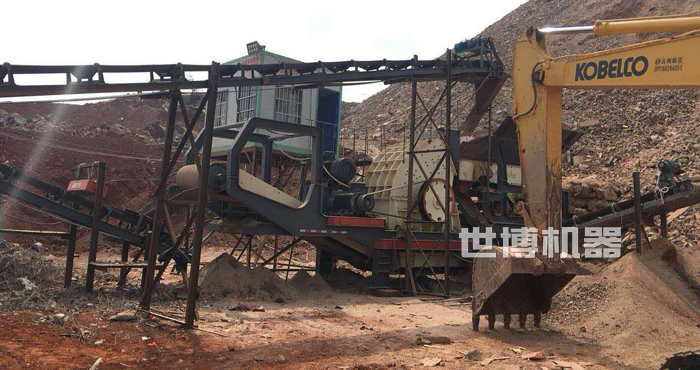 移動式重錘破碎機工作現場 移動式重錘破碎機工作現場