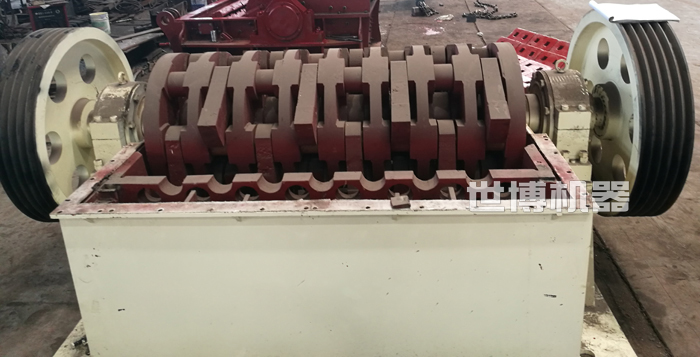 重錘式破碎機內部結構圖 重錘式破碎機內部結構圖