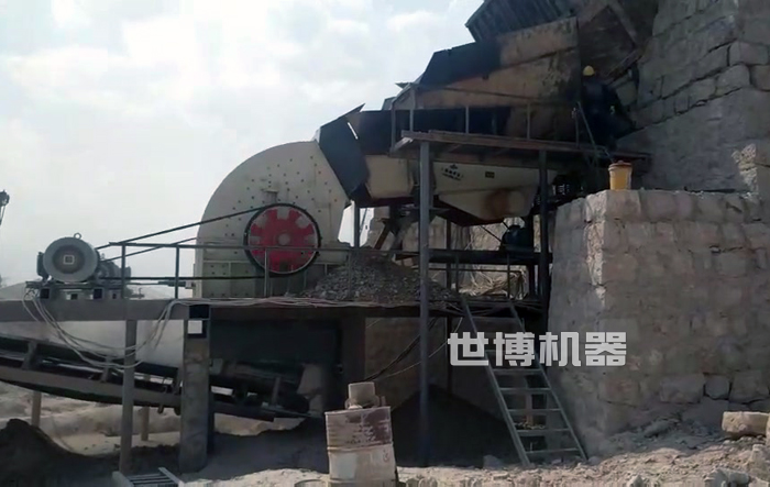固定式重錘破碎機工作現場 固定式重錘破碎機工作現場