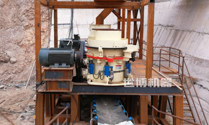 多缸液壓圓錐破碎機安裝現場 多缸液壓圓錐破碎機安裝現場