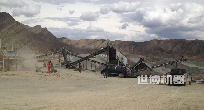 反擊式破碎機工作現(xiàn)場 反擊式破碎機工作現(xiàn)場