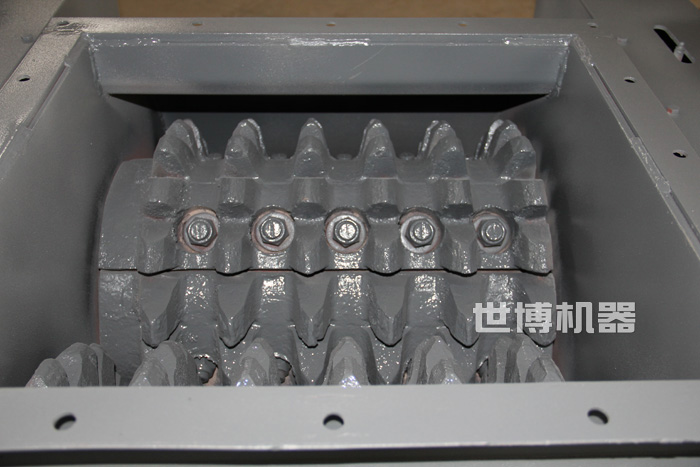 齒輥式破碎機(jī)細(xì)節(jié)圖 齒輥式破碎機(jī)細(xì)節(jié)圖