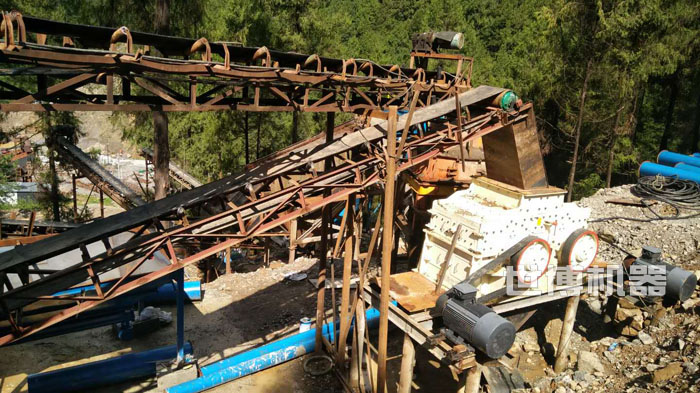 臥式破碎機安裝現場 臥式破碎機安裝現場